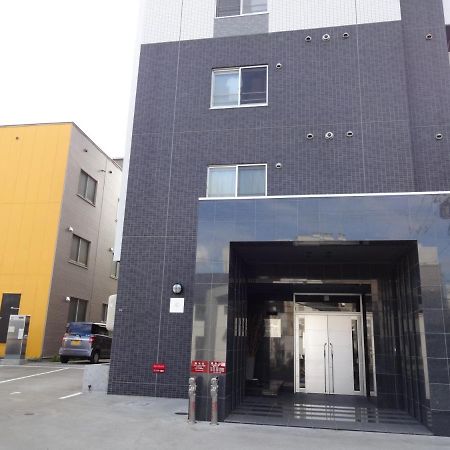 ようこそ札幌へ! 大通公園まで地下鉄10分 定員6名 Firetv完備 1階はセコマ Apartamento Exterior foto