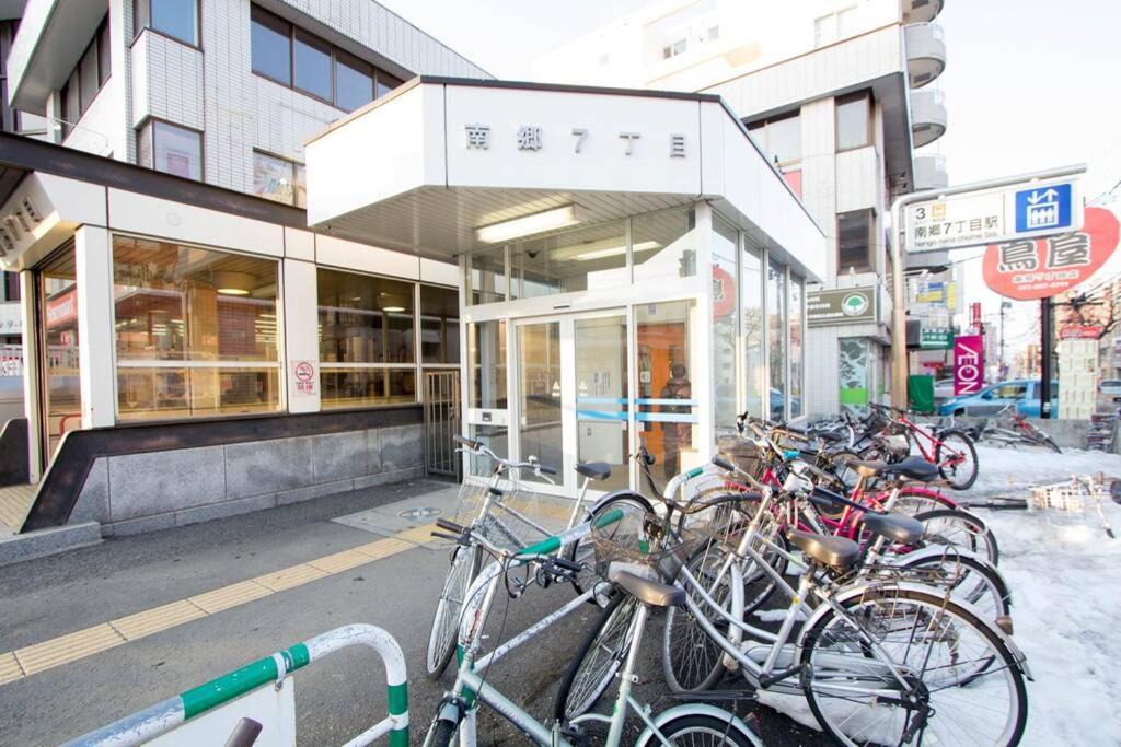 ようこそ札幌へ! 大通公園まで地下鉄10分 定員6名 Firetv完備 1階はセコマ Apartamento Exterior foto