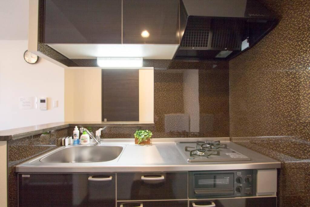 ようこそ札幌へ! 大通公園まで地下鉄10分 定員6名 Firetv完備 1階はセコマ Apartamento Exterior foto