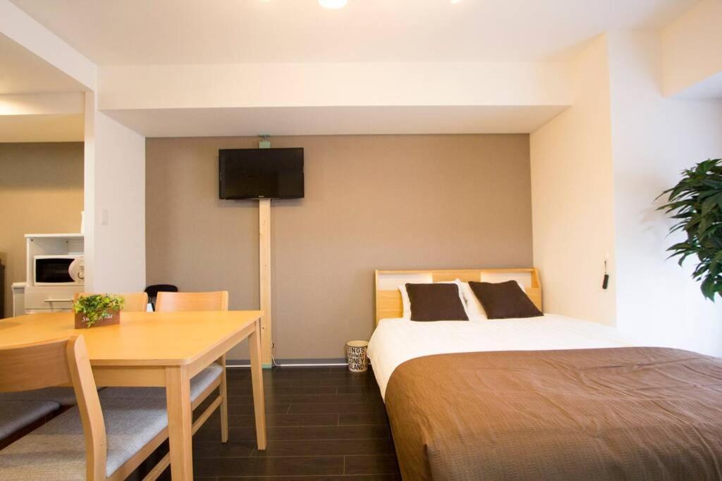 ようこそ札幌へ! 大通公園まで地下鉄10分 定員6名 Firetv完備 1階はセコマ Apartamento Exterior foto