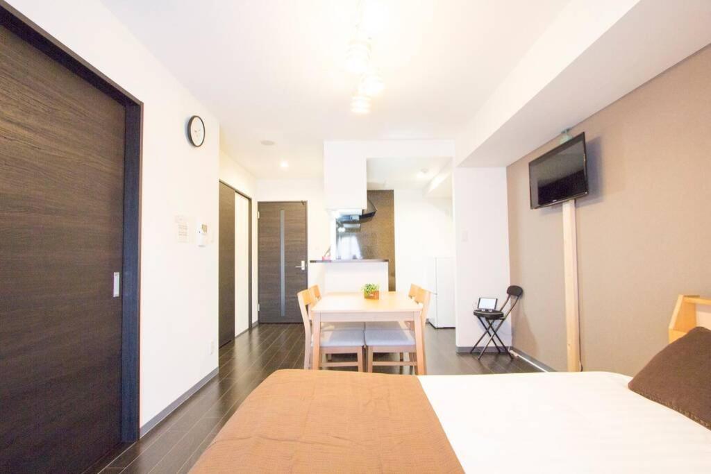 ようこそ札幌へ! 大通公園まで地下鉄10分 定員6名 Firetv完備 1階はセコマ Apartamento Exterior foto