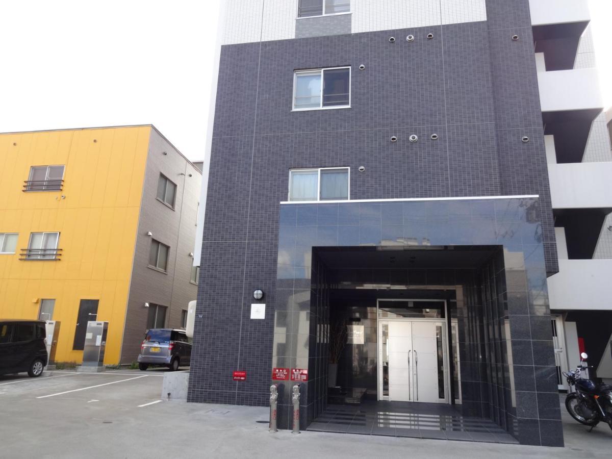 ようこそ札幌へ! 大通公園まで地下鉄10分 定員6名 Firetv完備 1階はセコマ Apartamento Exterior foto