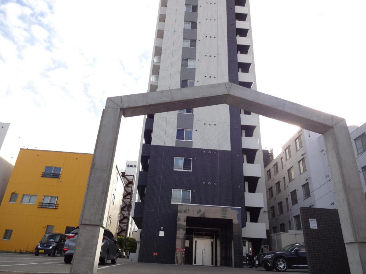 ようこそ札幌へ! 大通公園まで地下鉄10分 定員6名 Firetv完備 1階はセコマ Apartamento Exterior foto